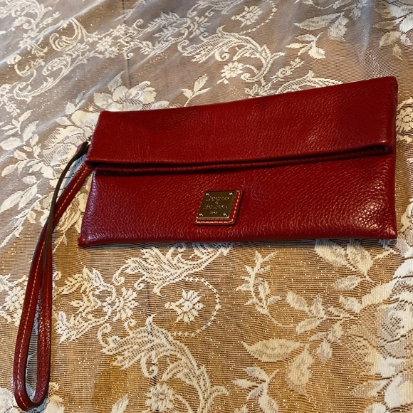 RARE DOONEY & BOURKE CLUTCH / SHOULDER BAG CRIMSON RED PEBBLED LEATHER EUC - Picture 7 of 8